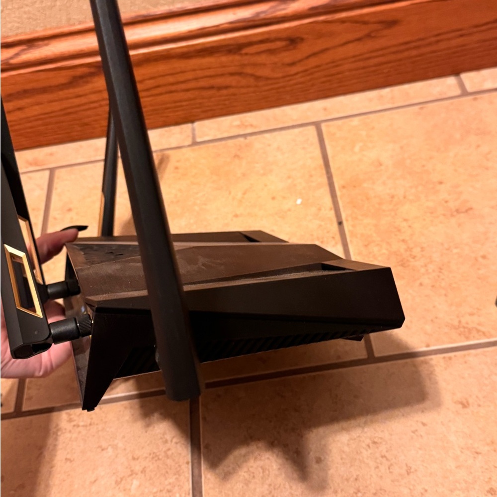 ASUS RT-AX88U Pro AX6000 Dual-Band Wi-Fi 6 Router - Picture 5 of 7
